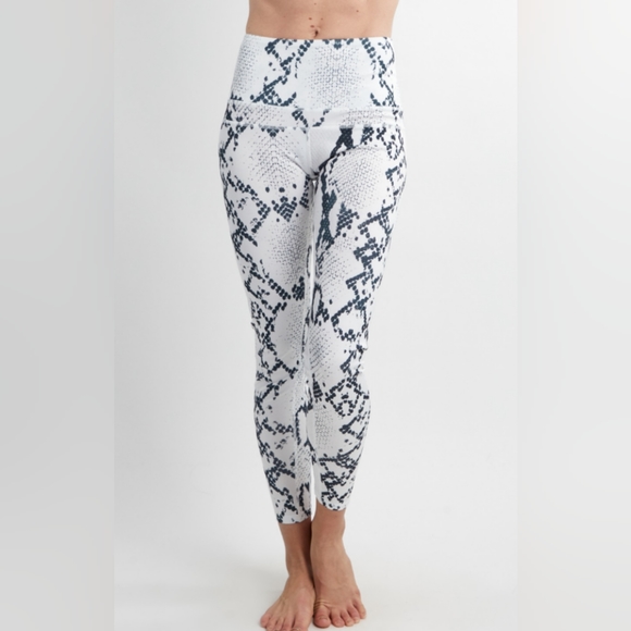 Savvi Sports Bra and Leggings Set Women's Size 2x Snake Skin Print - Picture 4 of 4